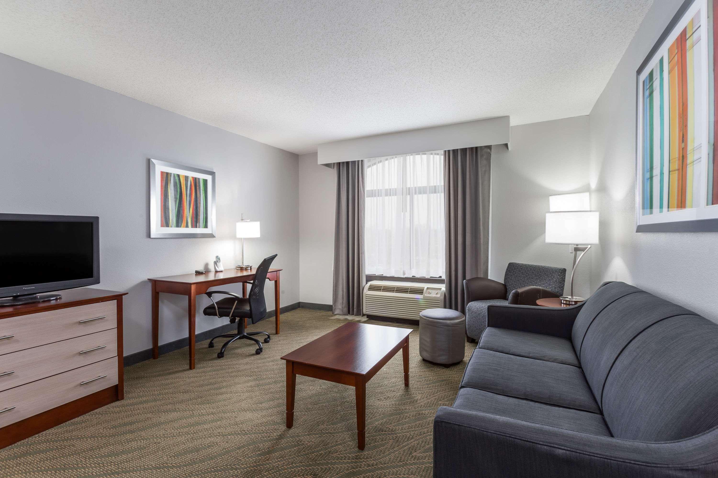 Wingate By Wyndham Chesapeake Hotel Exterior photo