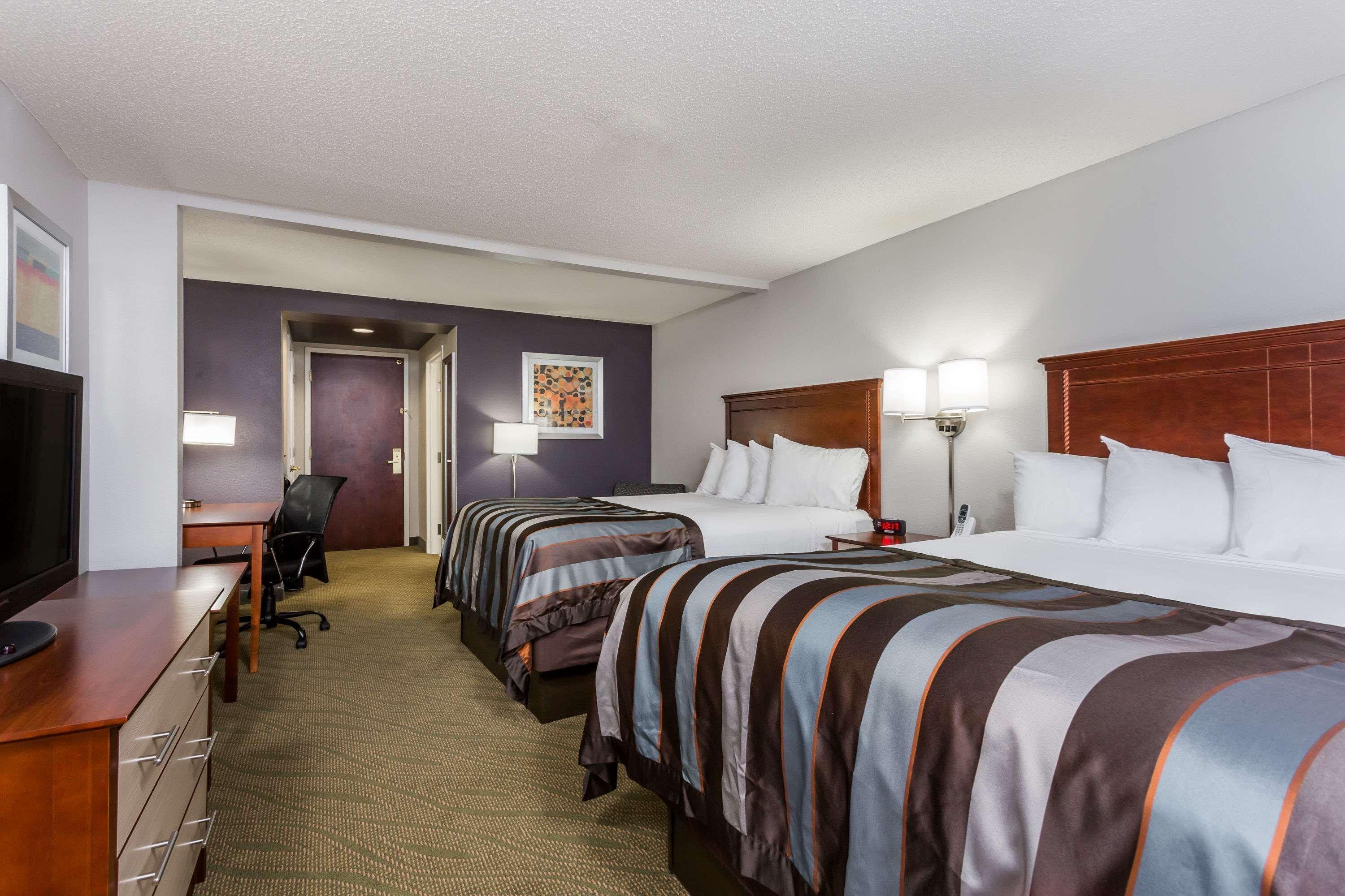 Wingate By Wyndham Chesapeake Hotel Exterior photo