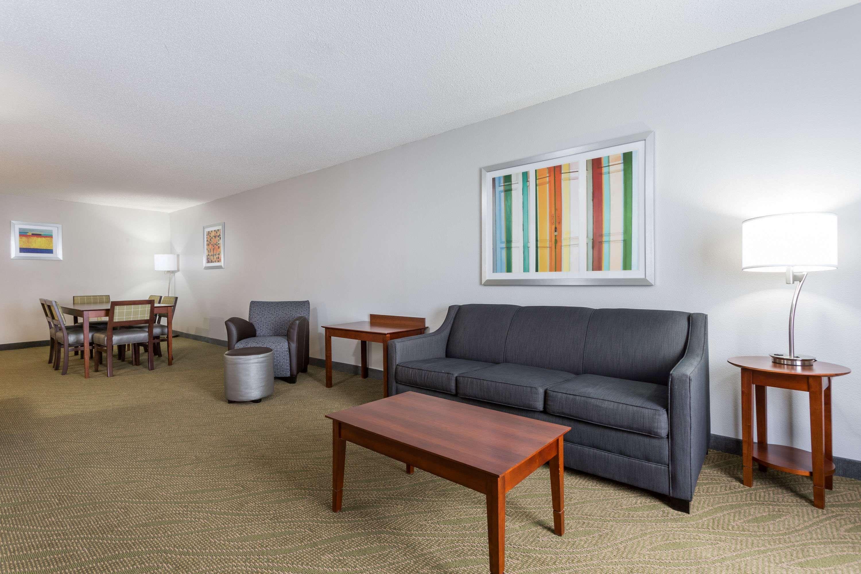 Wingate By Wyndham Chesapeake Hotel Exterior photo