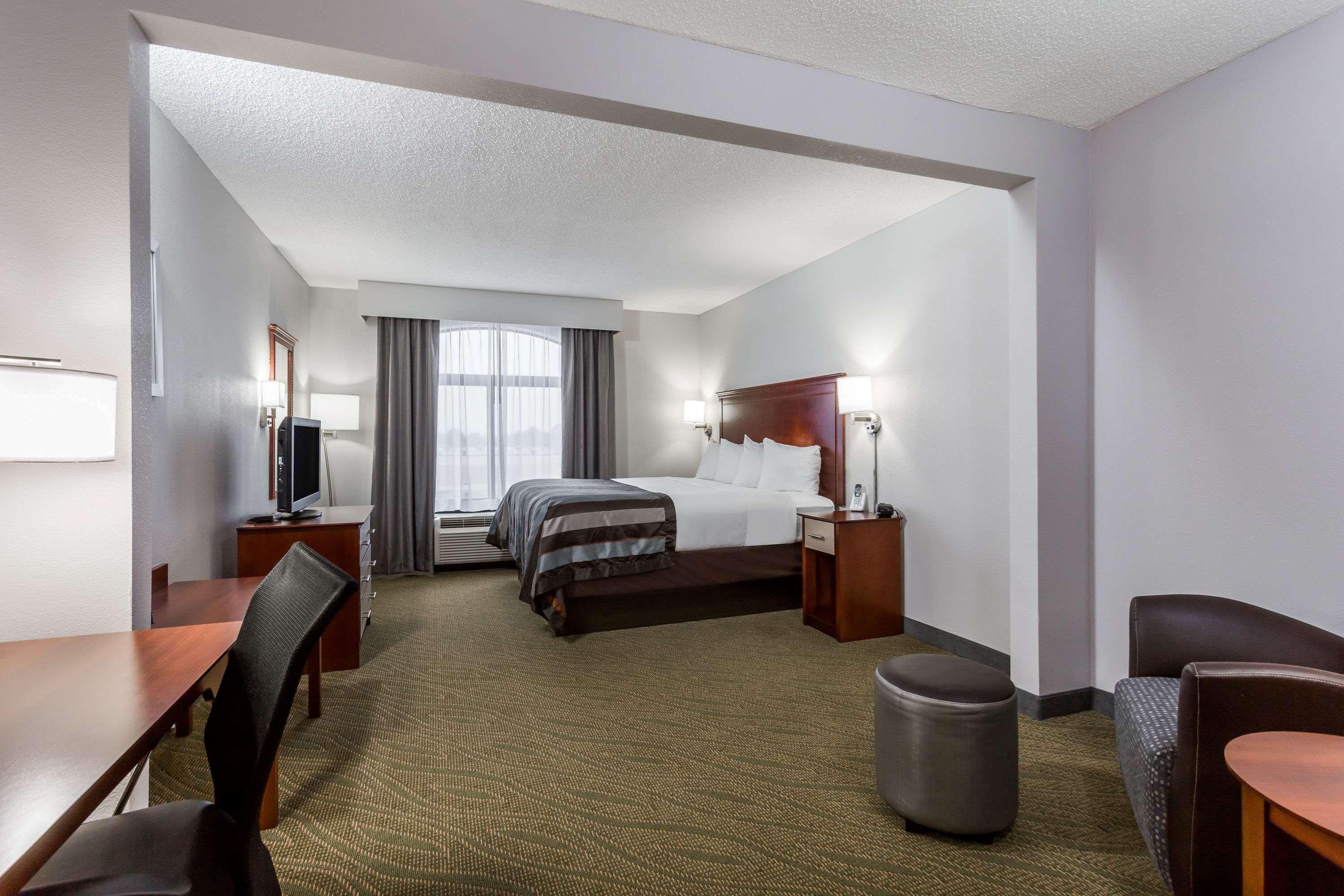 Wingate By Wyndham Chesapeake Hotel Exterior photo