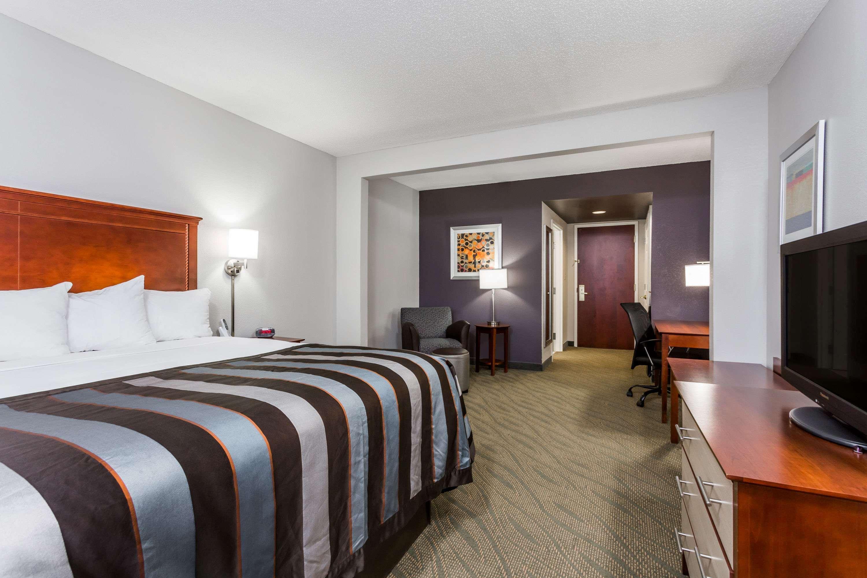 Wingate By Wyndham Chesapeake Hotel Exterior photo