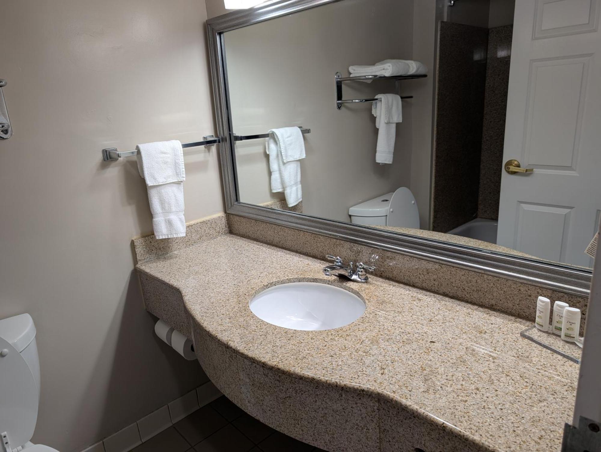 Wingate By Wyndham Chesapeake Hotel Exterior photo