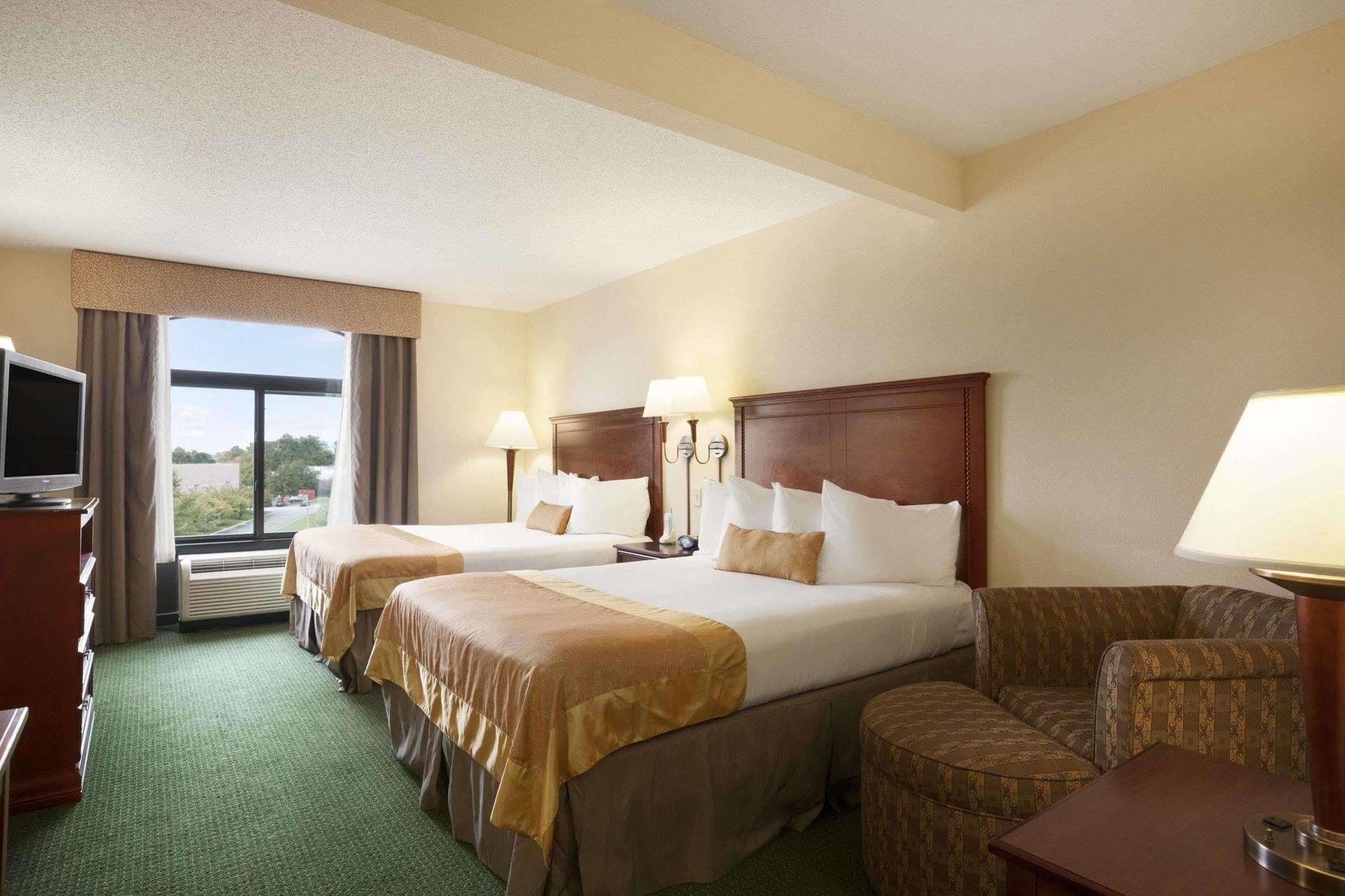 Wingate By Wyndham Chesapeake Hotel Exterior photo