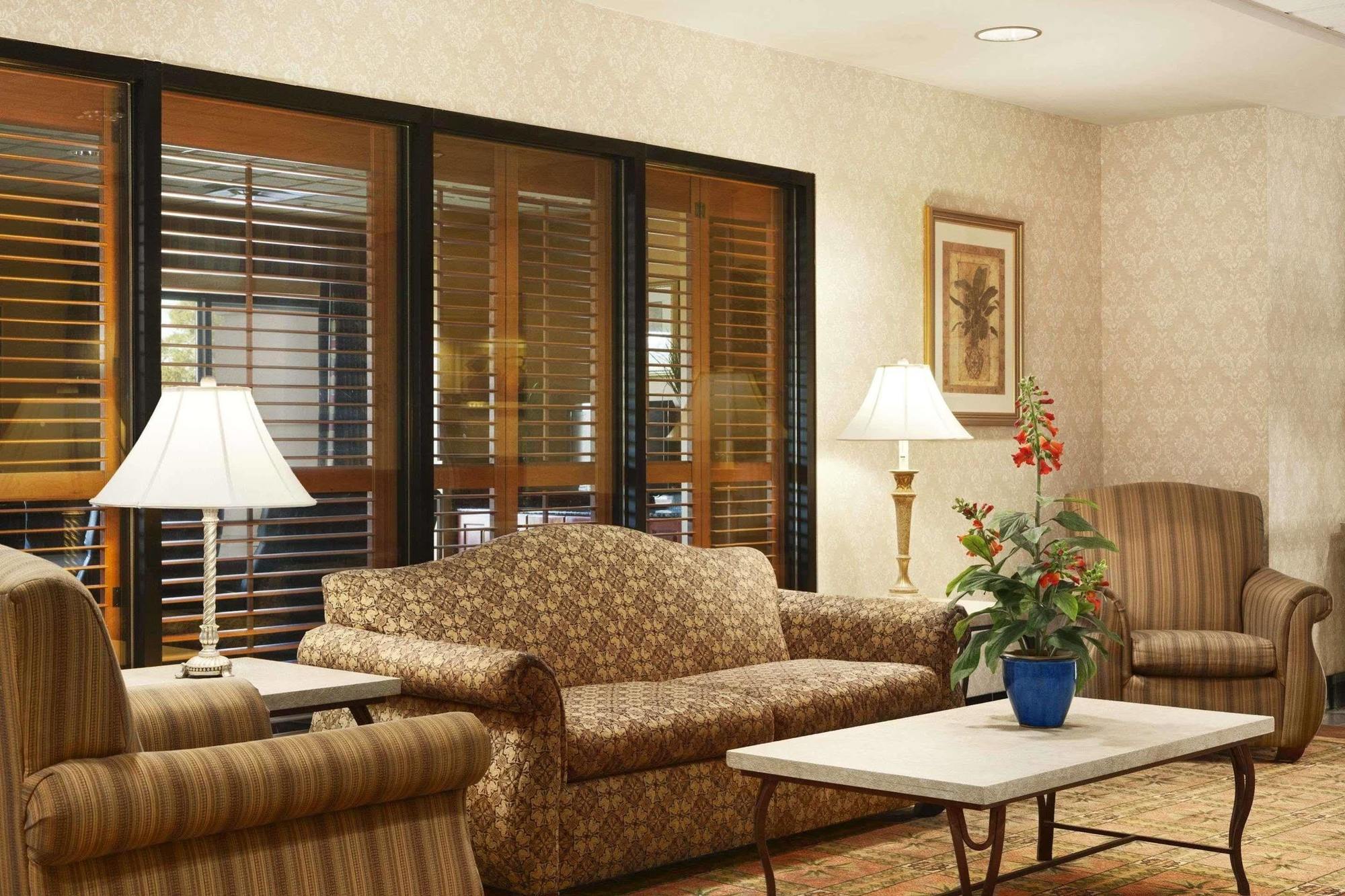 Wingate By Wyndham Chesapeake Hotel Exterior photo